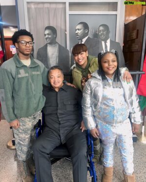 Jesse Jackson Instagram - Thanking God for the incredible opportunity to be in the presence of a living legend @revjjackson with my children sharing the stage with @charliedates and another amazing brother while sharing ideas and talking about the issues that run rapidly through our city and communities that directly effect the youth! We gotta be better leaders.. making sure we’re giving the youth someone to look up to 🙏🏽 I’m glad my children we present for that conversation even tho bug was working .. he was still there! 🙏🏽 love you @sistaafrika
