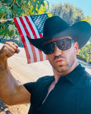 Jesse Kove Instagram - Happy Independence Day! I love this country , and I’m so proud to be an American. 🇺🇸 🎆 🎇 🤠 I hope you have an amazing day of celebration. Wherever you are. 🇺🇸🇺🇸🇺🇸