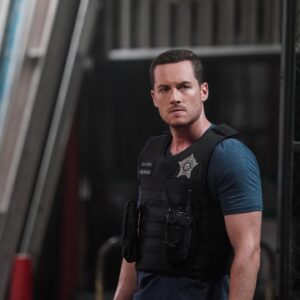 Jesse Lee Soffer Instagram - Who’s watching One Chicago tonight?! PD season 9 premiere is about to start!  #OneChicago #ChicagoPD