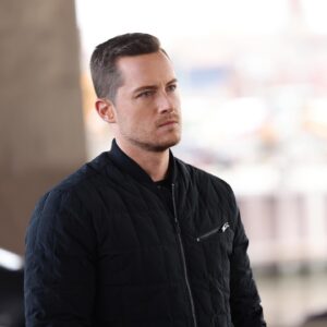 Jesse Lee Soffer Instagram - Clearly Jay is a ray of sunshine in the fall finale tonight! Who’s watching?! #OneChicago #ChicagoPD