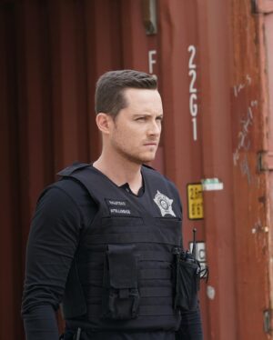 Jesse Lee Soffer Instagram - Tonight opens up a whole can of worms. Who knows where it goes from here. Where are my die hard PD fans at, you ready for this stuff?! #ChicagoPD