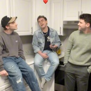 Jesse McCartney Instagram - 🧑‍🍳 Kitchen vibes with @jonathantilkin and @anthonygargiula 🎶 should we do more of these?