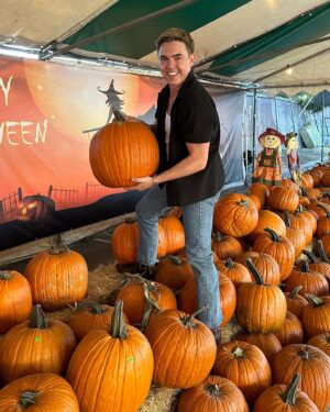 Jesse McCartney Instagram - Never too old for a pumpkin patch 😜🎃 👻