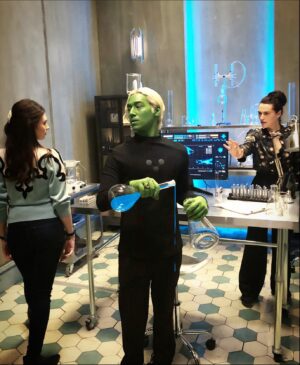 Jesse Rath Instagram - Some things never change. 🌀🤖👩‍🔬

@nicoleamaines #katiemcgrath @supergirlcw #supergirl #brainy #brainiac5 #nianal #dreamer #cw #lenaluthor