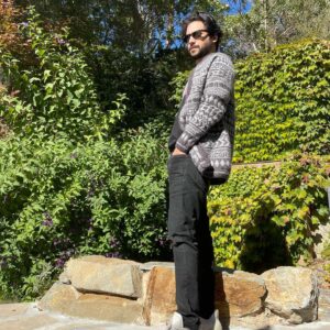 Jesse Rath Instagram - My mother @gail_force_1 is a Master Knitter and this is me modeling the awesome sweater she knit for me. 💅 

#knittingaddict #knittersofinstagram #slowfashion #knittersofravelry #colorworkknitting