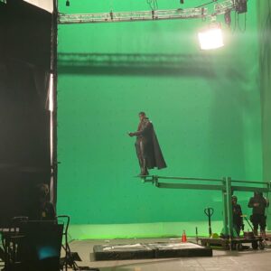Jesse Rath Instagram - The Martian Man Texter 👽💬🟩
@davidharewood 

#supergirl @supergirlcw #cw #martianmanhunter #greenscreen #wirework #behindthescenes #arrowverse