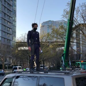 Jesse Rath Instagram - I’m Mary Poppins y’all! ☂️🤖 Here’s some shots of me attempting the wire jump where I shrink the giant cat in 6x11 @supergirlcw 

#supergirl #brainiac5 #brainy #cw #brainiac #wirestunts #stunts #dc #arrowverse #legionofsuperheroes #warnerbros #superfriends #legion #behindthescenes