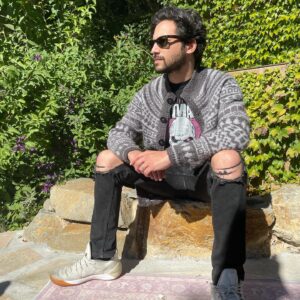 Jesse Rath Instagram - My mother @gail_force_1 is a Master Knitter and this is me modeling the awesome sweater she knit for me. 💅 

#knittingaddict #knittersofinstagram #slowfashion #knittersofravelry #colorworkknitting