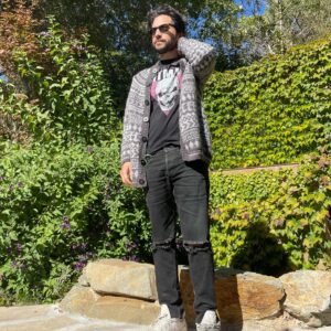 Jesse Rath Instagram - My mother @gail_force_1 is a Master Knitter and this is me modeling the awesome sweater she knit for me. 💅 

#knittingaddict #knittersofinstagram #slowfashion #knittersofravelry #colorworkknitting