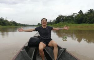 Jessica Aguilar Instagram - 🌎 A raíz de un cambio importante en mi vida, me embarqué en un viaje de introspección 🌟 Reflexionando sobre mi expedición en solitario al Amazonas, estoy agradecido por cada giro y vuelta. La sinfonía de la vida cambia constantemente y yo acepto cada nota. 

“Todos somos visitantes de este tiempo, de este lugar. Estamos de paso. Nuestro propósito aquí es observar, aprender, crecer, amar… y luego regresamos a casa.” ~Proverbio aborigen australiano 
🫶🏽

#AmorUniversal #AprenderYCrecer #JourneyOfLife #Tbt #NatureConnection #SoloAdventure #InnerJourney #AbrazaelCambio #Gratitude