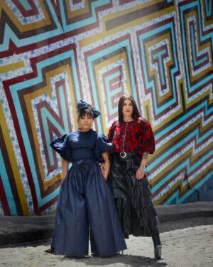 Jessica Aguilar Instagram - "Never above you. Never below you. Always beside you"🥰

"Nunca por encima de ti. Nunca por debajo de ti. Siempre a tu lado".

Photo credit: @lolygalina_photography

#Ladoalado #lesbianpride #powercouple #todosepuede