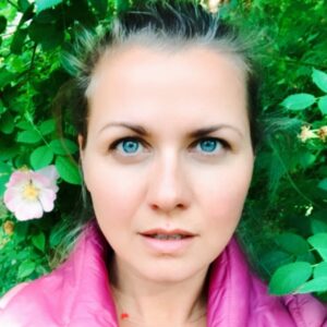 Jessica Boehrs Instagram - Strong women don't wilt. They bloom. 🌸

#womanquote #inbloom #gotattitude #🌸