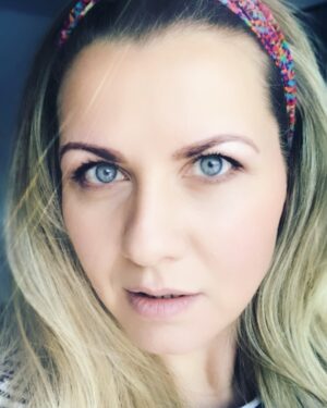 Jessica Boehrs Instagram - I love how in scary movies the person yells "Hello?", as if the killer is going to be like "Yeah, I'm in the kitchen, want a sandwich?".

#hello #asifitsyourlast #sandwich #right?