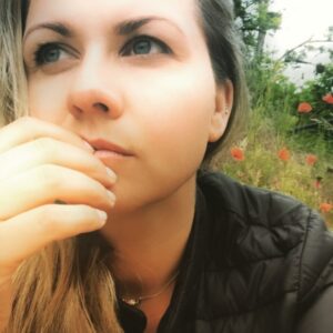 Jessica Boehrs Instagram - Es nutzt nichts, jemandem eine Brücke zu bauen, der gar nicht auf die andere Seite will.

#quote #thoughts #buildabridge