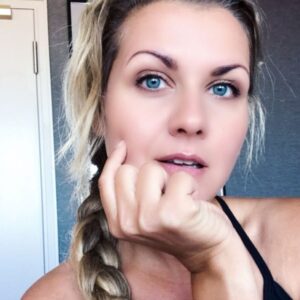 Jessica Boehrs Instagram - Here's to strong women.
May we know them.
May we be them.
May we raise them. 

@its_me_bea_marie @moniquebredow @luisebaehr @ninabott @julia_just_just @lauraosswald_official @laura.world_lauraschneider @alenagerberofficial @astrid_leberti @biancawarnek @mandy.lindstedt @mrs_bella_w @genoveva_mayer @berlingeschichteler @kerstinlinnartz_karuna @lenagercke @marieroennebeck @durowdiaries @fundavanroy @juliadahmen @tinakaiser_official @titamalita @easpeas @pamela_fischerhammes_ @annaangelinawolfers @reesewitherspoon