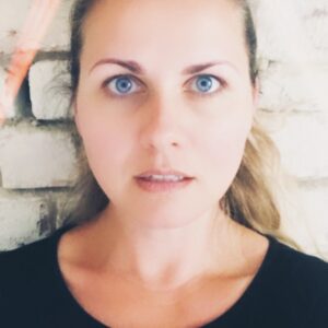 Jessica Boehrs Instagram - If you keep a glass of wine in each hand, it stops you from accidentally touching your face. 
#wine #wisdom #adviceoftheday #brickwall #ponytail
