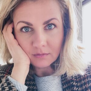 Jessica Boehrs Instagram - My friends tell me I have an intimacy problem. But they don't really know me. 

#funnygirl #justkidding #friends