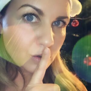 Jessica Boehrs Instagram - Shhh... Merry Christmas! 

#❤️ #🎄 #🎅 #🎁 #🍾