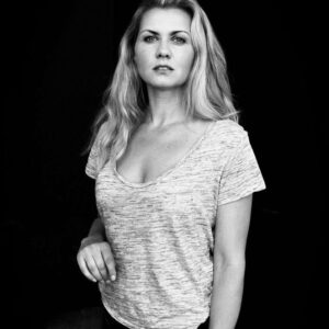 Jessica Boehrs Instagram - “Wenn alles Blau der Welt verblasste, und Meer und Himmel farblos blieben, wo fänd dein Sehnen Zuflucht noch
und wo dein Träumen süße Tiefen?”

#hansmunch #bw #photography @andre.roehner #senseandsensibility