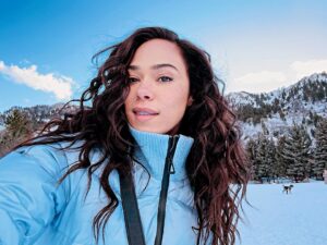 Jessica Camacho Instagram - Got me out here vibing with all these snowy mountains. ❄️ @aetherapparel