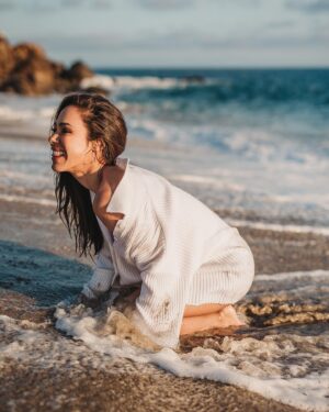 Jessica Camacho Instagram - It’s the ocean for me, that puts my heart back into place, every time. 🩵  @amandapeixotoelkins