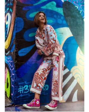 Jessica Clark Instagram - The wall needed some support.
📸 @migueltakespix