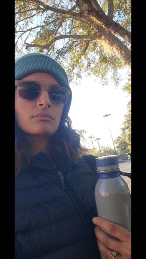 Jessica Clark Instagram - Good morning! Time to get whooped doing tiny movements that are somehow agony lol.

#Barre #barrefitness #getstrong #abs #absworkout #consistency #consistencyiskey #gym #gymgirl #gymgirls #bootybuilding #girlswholift #girlswhokissgirls  #smallbusinessowner #small business #actor #actorslife
