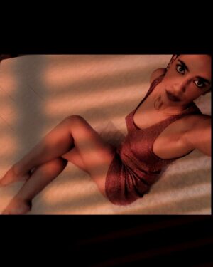 Jessica Clark Instagram - Those golden hour vibes...