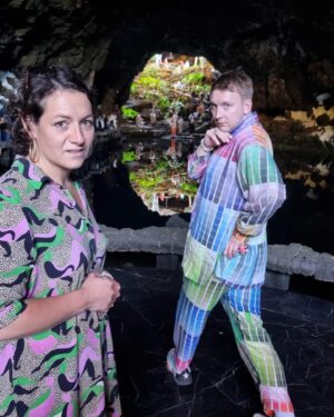 Jessica Fostekew Instagram - My episode of #travelman 48 hours in Lanzarote with actual BEST BOY @joelycett is on @channel4 TONIGHT at 8.30pm. Ready your laughing tackle. 

I. Had. The. Time. Of. My. Life. ❤️‍🔥🌋🧘🏼‍♀️🐕☀️🐠🙌🏻