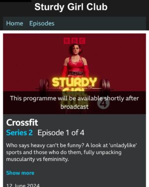 Jessica Fostekew Instagram - STURDY GIRL CLUB - Series 2 kicks off TONIGHT on @bbcradio4 at 6.30pm 

Then on @bbcsounds 

I’m proud as FLIP of this series. Episode ONE is about your friend (or enemy) and mine: CROSSFIT. 🥰💫🏋🏻‍♀️ 🤸🏻‍♀️ You don’t need any interest in it already to enjoy, hopefully - it’s just jokes in a row 💋 

Featuring wisdom from 💪🏻👸🏼👸🏻 @lucycampbell5 @stellabartram_mc and @nicolalouisestiddard 

Included videos and pictures from every stage of the journey including a 😂 slow mo one of my very first kipping pull up 😛