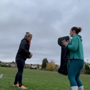 Jessica Fostekew Instagram - #sturdygirlclub is back TONIGHT 6.30pm on @bbcradio4 and it’s all about RUGBY 🏉🔥🙌🏻 🌹🏆 

Featuring the wisdom of 💫 @redrosesrugby legends @maggiealphonsi as well @vickyfleetwood_ who these videos prove is also the MOST patient, kind and brilliant teacher 🤣😂😅

Me and my boy child now big big fans of watching women be AMAZING at this 🙌🏻🙌🏻🙌🏻🔥🙌🏻🔥 sport 🏉 ❤️ 

Sidenote: I personally think this episode is one of the funniest bits of comedy I’ve ever made. So there.