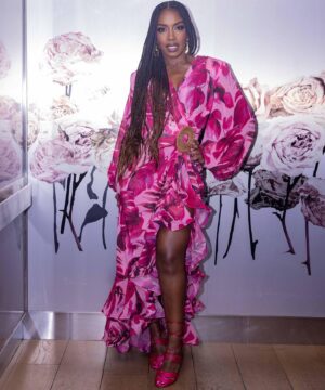 Jessica Frances Dukes Instagram - THANKYOU @aafca for having me this weekend! It was an absolute honor!
💕
#Stylist @mickeyboooom #barbiecore
#Makeup @savvystarbeauty 
#Hair @braidme._ 
#Dress: @bronxandbanco 
#Shoes: @esormarieofficial 
#Jewelry: @laruicci
#Nails @dramaticnailsbyoniecia 
#Photographer @gersonlopes_photographer 
#AMOMENT 
(What an honor it was to be in that room celebrating my people. Some that I’ve looked up to in this business for a long time and some new faces that I love watching kill it. What an honor it was to celebrate along side shows like @abbottelemabc @insecurehbo @belairpeacock @swagger.apple_plus @winningtimehbo and so many more! To be in a room celebrating @courtneybvance who no words could do justice & @patinamiller who I’ve been in love with since “Random Black Girl” YouTube it! Celebrating @issarae and changing the culture! @quintab for being the brilliant force she is. To see @tichinaarnold & @kimcoles both who I learned COMEDY from!  AND SO SO MANY MORE! I was Filled & Fueled. I love all yal! 🤗 #Soar #TakeOver #MayaMiller #Ozark #Netflix #Thankful to have experienced this #AAFCA) #Floral2022 #HotPinkFashion #mediumknotlessbraids #BraidsFashion #Actresslife #Fitchick #Glamour

#JessicaFrancesDukes