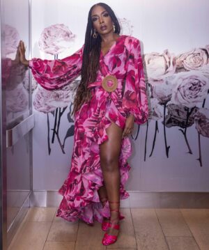 Jessica Frances Dukes Instagram - THANKYOU @aafca for having me this weekend! It was an absolute honor!
💕
#Stylist @mickeyboooom #barbiecore
#Makeup @savvystarbeauty 
#Hair @braidme._ 
#Dress: @bronxandbanco 
#Shoes: @esormarieofficial 
#Jewelry: @laruicci
#Nails @dramaticnailsbyoniecia 
#Photographer @gersonlopes_photographer 
#AMOMENT 
(What an honor it was to be in that room celebrating my people. Some that I’ve looked up to in this business for a long time and some new faces that I love watching kill it. What an honor it was to celebrate along side shows like @abbottelemabc @insecurehbo @belairpeacock @swagger.apple_plus @winningtimehbo and so many more! To be in a room celebrating @courtneybvance who no words could do justice & @patinamiller who I’ve been in love with since “Random Black Girl” YouTube it! Celebrating @issarae and changing the culture! @quintab for being the brilliant force she is. To see @tichinaarnold & @kimcoles both who I learned COMEDY from!  AND SO SO MANY MORE! I was Filled & Fueled. I love all yal! 🤗 #Soar #TakeOver #MayaMiller #Ozark #Netflix #Thankful to have experienced this #AAFCA) #Floral2022 #HotPinkFashion #mediumknotlessbraids #BraidsFashion #Actresslife #Fitchick #Glamour

#JessicaFrancesDukes