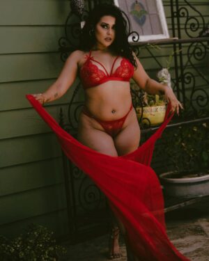 Jessica Franco Instagram - When in doubt, wear red ❤️‍🔥🌹 - #billblass 
•
Photog @getlitwithjuan @getlitadventures  @getlitwithjuan.lingerie 
MUA/Hair @elithemakeupguy @elithecosmoguy @elithefungi 
Assistant @popcorn_the_clown 
Lingerie @avidlove.official