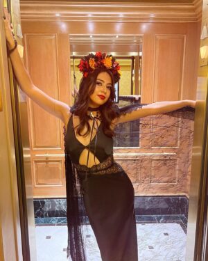 Jessica Garza Instagram - ♥️ in 🌹 & 🥀
(love) in (life) & (death)