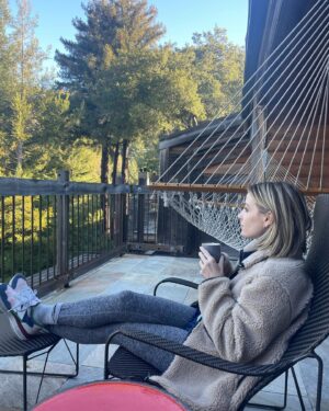 Jessica Knoll Instagram - In the wise words of @gfdillon: this year will be tough to beat, but if the new season of white lotus has taught us anything it’s that sometimes the sequel is better.