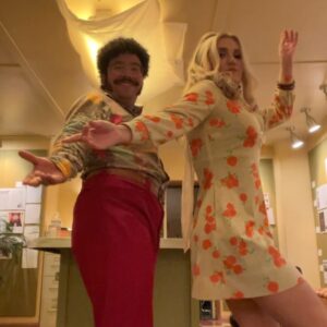 Jessica Lowe Instagram - Our perfect show Minx premiered its second season on @starz 3 days after the strike began. We weren’t able to promote it in any way or share any #bts. Now that we’ve struck a deal you KNOW I’m gonna make up for lost time. 🥳 I love this show. I love these people. 
.
*STREAM BOTH SEASONS ON STARZ THIS WEEKEND!!! It’s the best!!!!
.
.#minx #minxforever #bambi