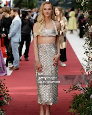 Jessica Madsen Instagram - Bridgerton London premier I’m in @fendi heaven 🫠❤️

Styling: @jennedykennedy 
Wearing: @fendi 
Jewellery: @bvlgari 
Makeup: @bethany.j.long 
Hair: @knightjosh 

@bridgertonnetflix @shondaland @netflix #fendi #fendicouture #bvlgari #bridgerton #bridgertonpremiere #polin #netflix #stillmoving
@publiceyecomms