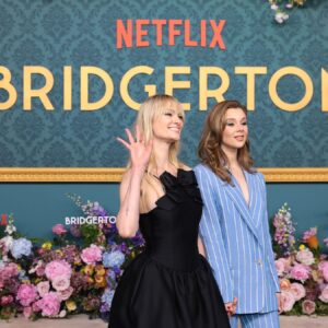 Jessica Madsen Instagram - What an amazing night!! So much love in the auditorium. And the Fans…helloooooooo #newyork insane! So much love to you guys 🥰

Styling: @jennedykennedy 
Hair: @anthonycampbellhair 
Makeup: @misha212 
Dress: @shushu__tong

#bridgerton #bridgertonnetflix #polin #creloise #bridgertonpremiere #shushutong #bridgertonseason3