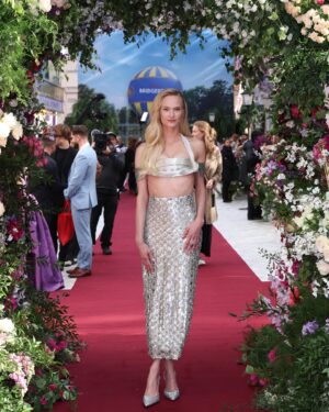 Jessica Madsen Instagram - Bridgerton London premier I’m in @fendi heaven 🫠❤️

Styling: @jennedykennedy 
Wearing: @fendi 
Jewellery: @bvlgari 
Makeup: @bethany.j.long 
Hair: @knightjosh 

@bridgertonnetflix @shondaland @netflix #fendi #fendicouture #bvlgari #bridgerton #bridgertonpremiere #polin #netflix #stillmoving
@publiceyecomms
