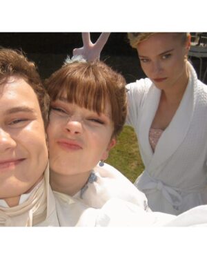 Jessica Madsen Instagram - Is everyone enjoying the long awaited polin? 🐝❤️ @bridgertonnetflix @shondaland @netflix #bridgerton #beidgertononnetflix #bridgertonbehindthescenes #polin #netflix #shondaland