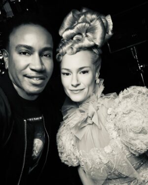 Jessica Madsen Instagram - Part 2 behind the scenes 🐝❤️ @bridgertonnetflix @shondaland @netflix #bridgerton #beidgertononnetflix #bridgertonbehindthescenes #polin #netflix #shondaland