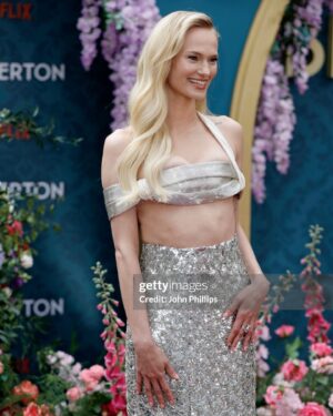 Jessica Madsen Instagram - Bridgerton London premier I’m in @fendi heaven 🫠❤️

Styling: @jennedykennedy 
Wearing: @fendi 
Jewellery: @bvlgari 
Makeup: @bethany.j.long 
Hair: @knightjosh 

@bridgertonnetflix @shondaland @netflix #fendi #fendicouture #bvlgari #bridgerton #bridgertonpremiere #polin #netflix #stillmoving
@publiceyecomms