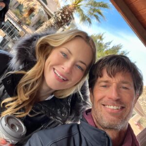 Jessica Morris Instagram - On and off camera in the desert🎬❤️🌵#yuccavalley #pioneertown