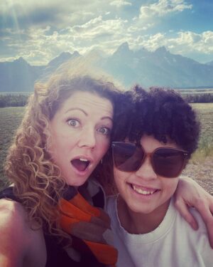 Jessica Oyelowo Instagram - This is my Zoë girl. She’s amazing. She’s currently being my Roadie while I perform at @heavenonearthjh festival. She is one of the kindest people I’ve ever met, whip smart and an extraordinary artist. With her art she builds worlds, characters and stories. I absolutely LOVE being her mama and getting to hang with her. We’re having SO MUCH FUN!!! ❤️🥳❤️🥳❤️