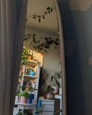 Jessica Prudencio Instagram - This is why I never want to leave my house 💖💐

#homedecor #dopaminedecor #somewhereiwouldliketolive