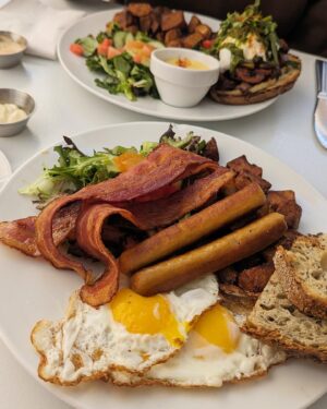 Jessica Prudencio Instagram - eating good 😋🍩🍦🍳 save 4 food inspo! @toutedansmesfesses