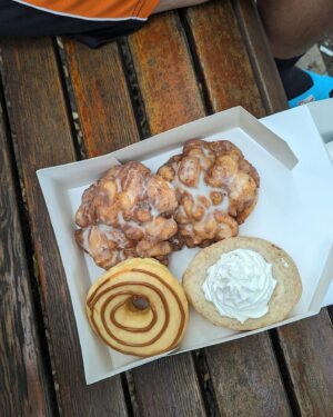 Jessica Prudencio Instagram - eating good 😋🍩🍦🍳 save 4 food inspo! @toutedansmesfesses