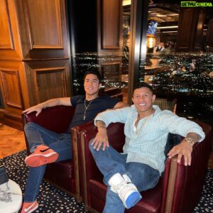 Jessie Vargas Instagram - Always appreciate great people! We go back since 2008 
Siempre debemos de apreciar a nuestras buenas amistades. Tengo el placer de conocer a este amigo desde el 2008 @alacranbercheltoficial 

#Boxing #Boxeo #FightNight #Cool #Repost #Motivation #WorldChampions #Instagram #Instamood #UFC #Fitness #Fashion #Fun #Friends #Summer #Selfie #Follow #LasVegas #Vegas