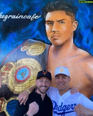Jessie Vargas Instagram - Minutes after the Mural reveal, I was fortunate enough to get a call from someone I have admired since I was a kid to congratulate me. A Friend, idol, and TBE @floydmayweather and my brother @davidllevi 🥊. Minutos después de revelar el mural recibí una llamada de @floydmayweather y mi hermano @davidllevi para felicitarme en mi carrera. Un amigo, ídolo, y TBE.  Me siento muy afortunado de tener estos amigos a mi lado. 🙏. Gracias a todos por el apoyo. 🙏